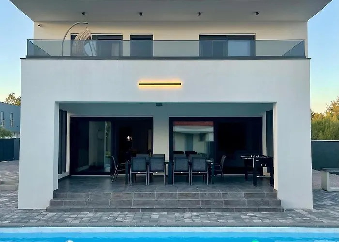 Mila Villa *