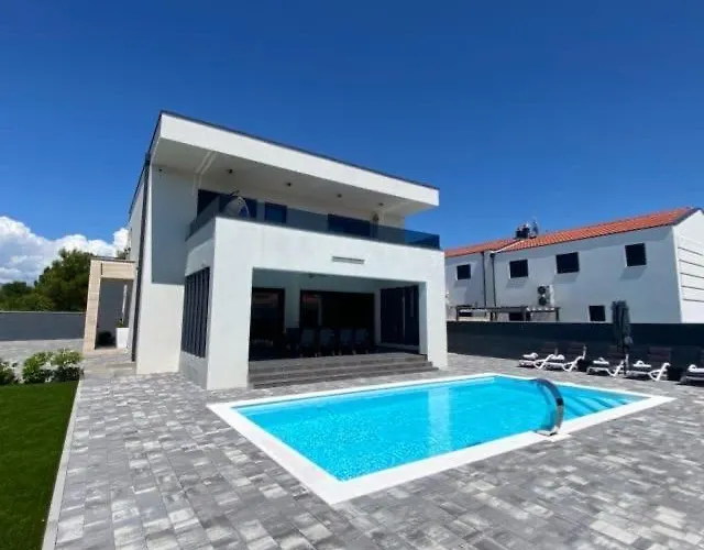 Mila Villa *